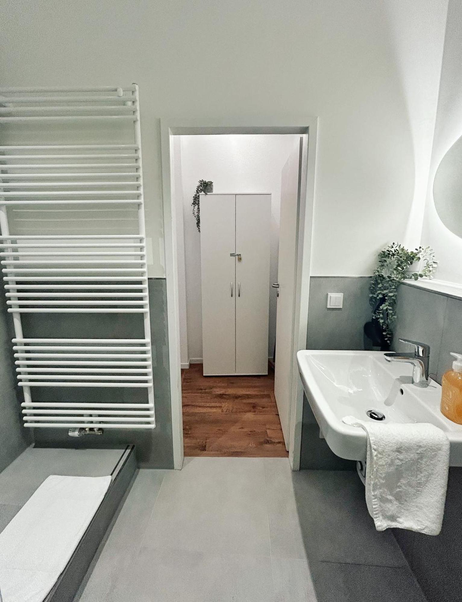 Stylish Near Binnenalster For Up To 8 Guests Appartement Hamburg-Harburg